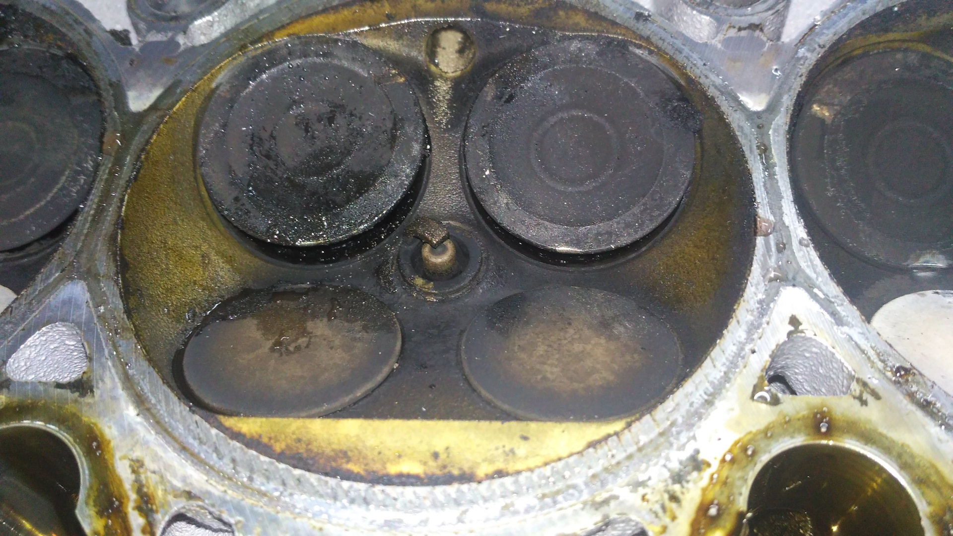 Двигатель рено гнет клапана. Загнуло клапана на Фольксваген поло 1,2. Загнуло клапана Тигуан 2.0 TSI. Загнуло клапана на д 245. Nissan Pathfinder 2013 дизель загнуло клапана.