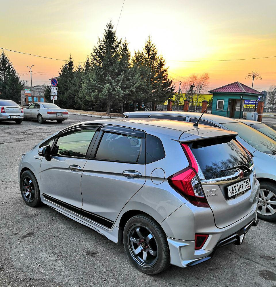 Honda Fit ร ถ ย น ต, ร ถ แ ต ง