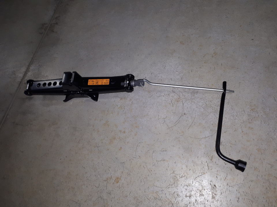 Первый гвоздь, а вообще шуруп или ремонт бескамерной шины — Nissan ...