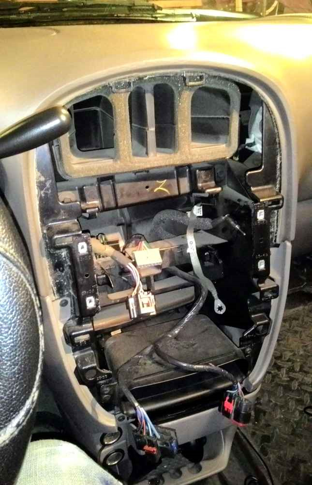 Как снять панель крайслер вояджер Пропал звук. - Dodge Caravan IV, 2,4 л, 2001 года просто так DRIVE2
