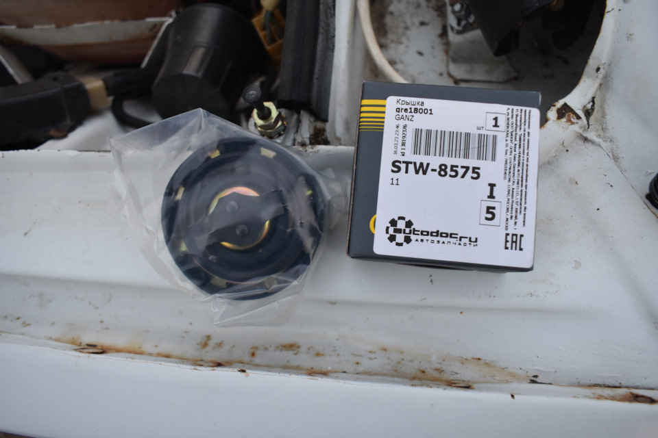 Решил поменять крышку маслозаливной горловины — Lada 21047, 1,6 л, 1997 ...