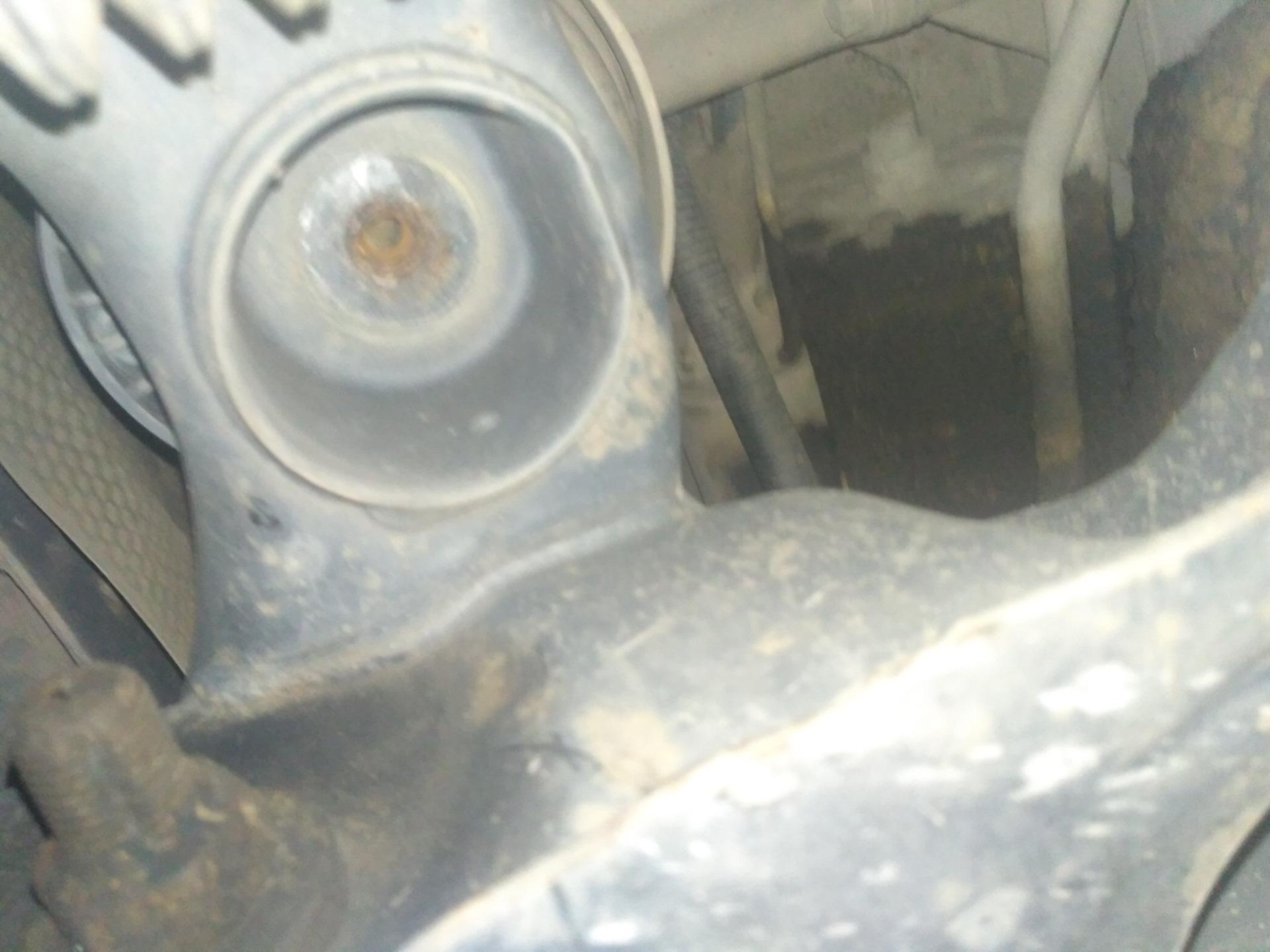 Замена правой подушки двигателя и попытка устранить вибрацию ...