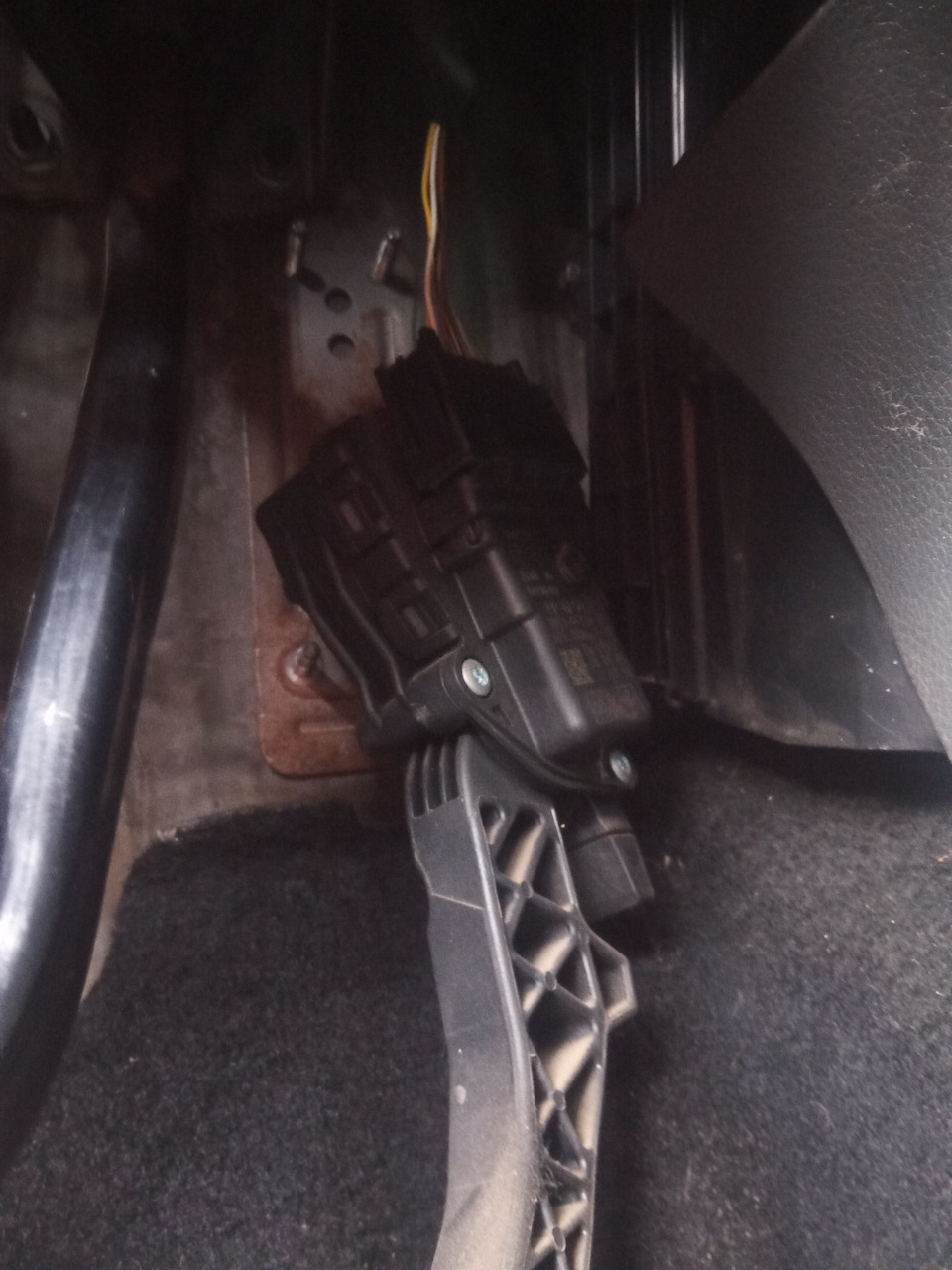 Замена реостата и фильтра салона — Ford C-Max I, 1,8 л, 2005 года ...