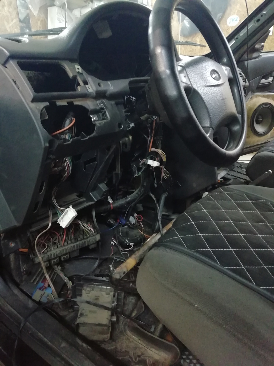 Замена моторедуктора печки — Lada Приора седан, 1,6 л, 2010 года ...