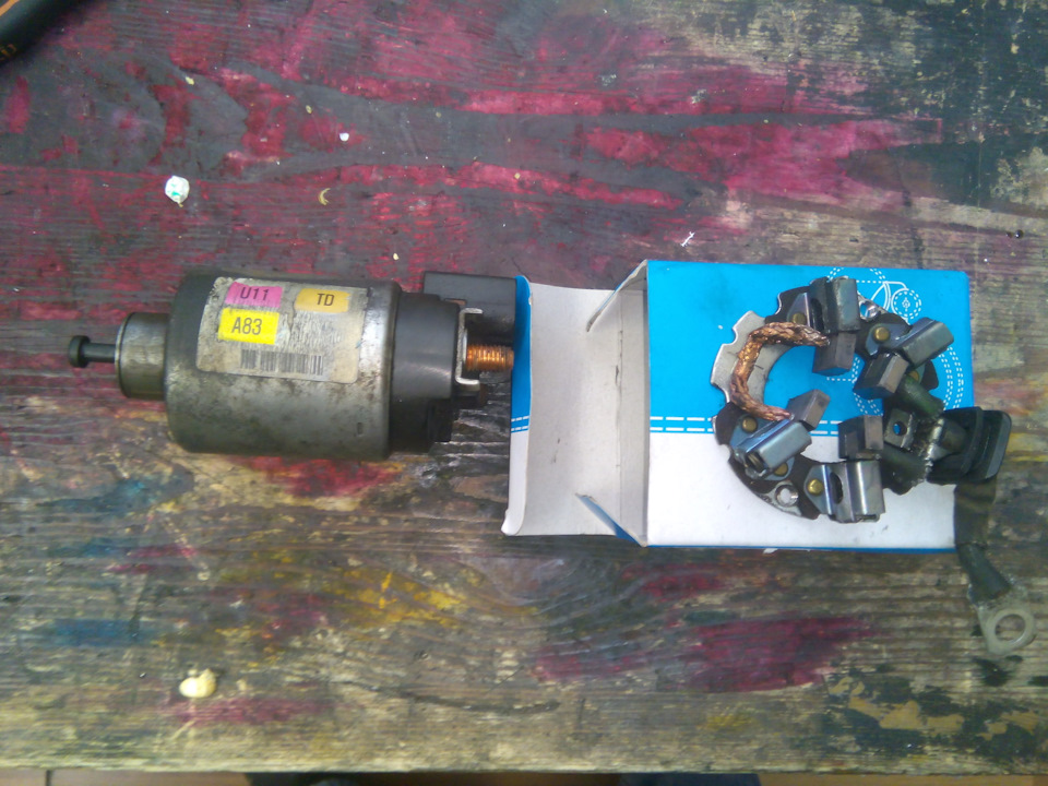 Старое втягивающее реле и щёточный узел. — Hyundai i40