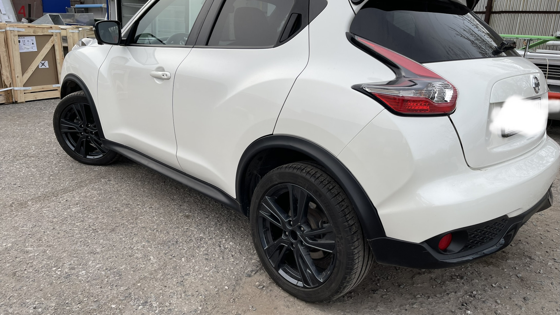 Nissan Juke (1G) 1.5 бензиновый 2014 | Жук битва черное с белым на DRIVE2