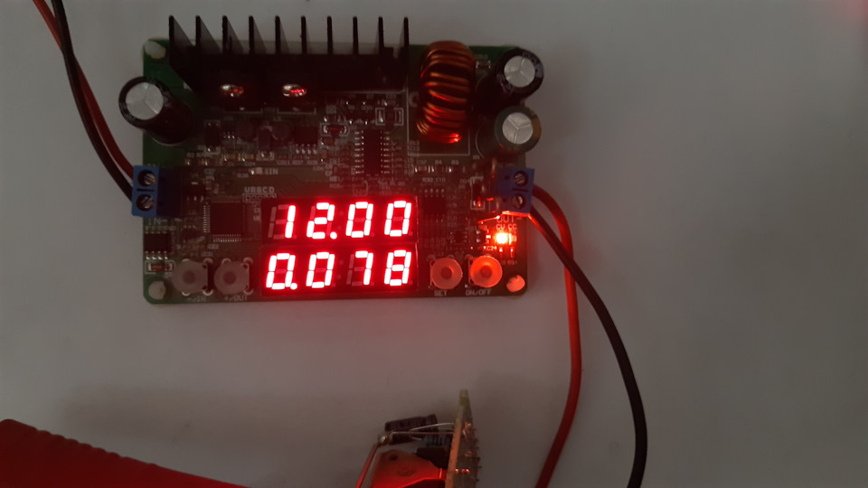 Ток потребления Уазовской релюшки когда она включила контакт. — Lada Vesta SW (1G)