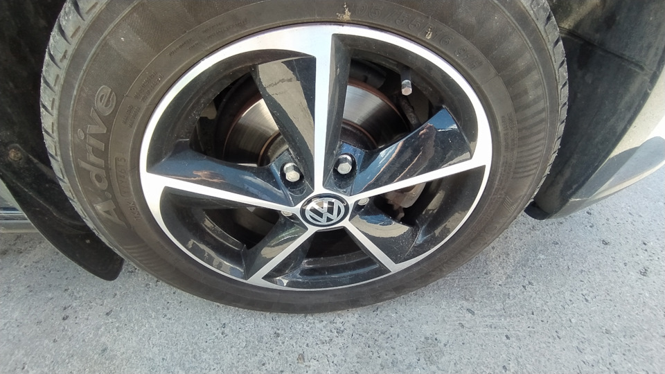 Замена наклеек на дисках — Volkswagen Jetta V, 1,6 л, 2010 года ...