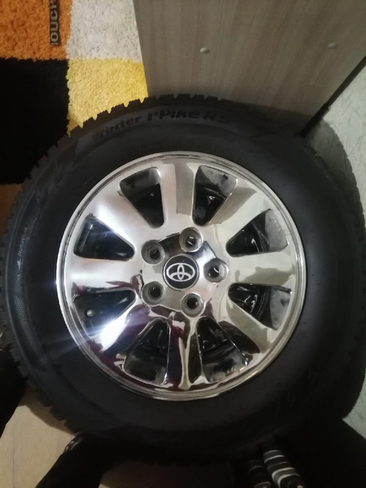 Шины зимние шипованные Hankook 205/65 R15, литые диски Toyota 6Jx15 ...
