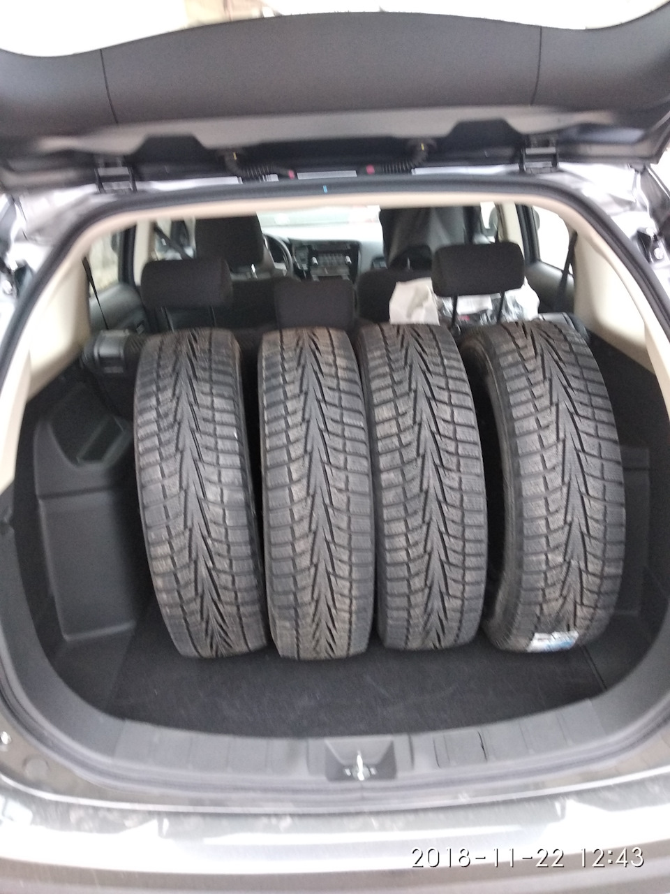 Зимние шины — Mitsubishi Outlander (3G), 2 л, 2018 года | шины | DRIVE2