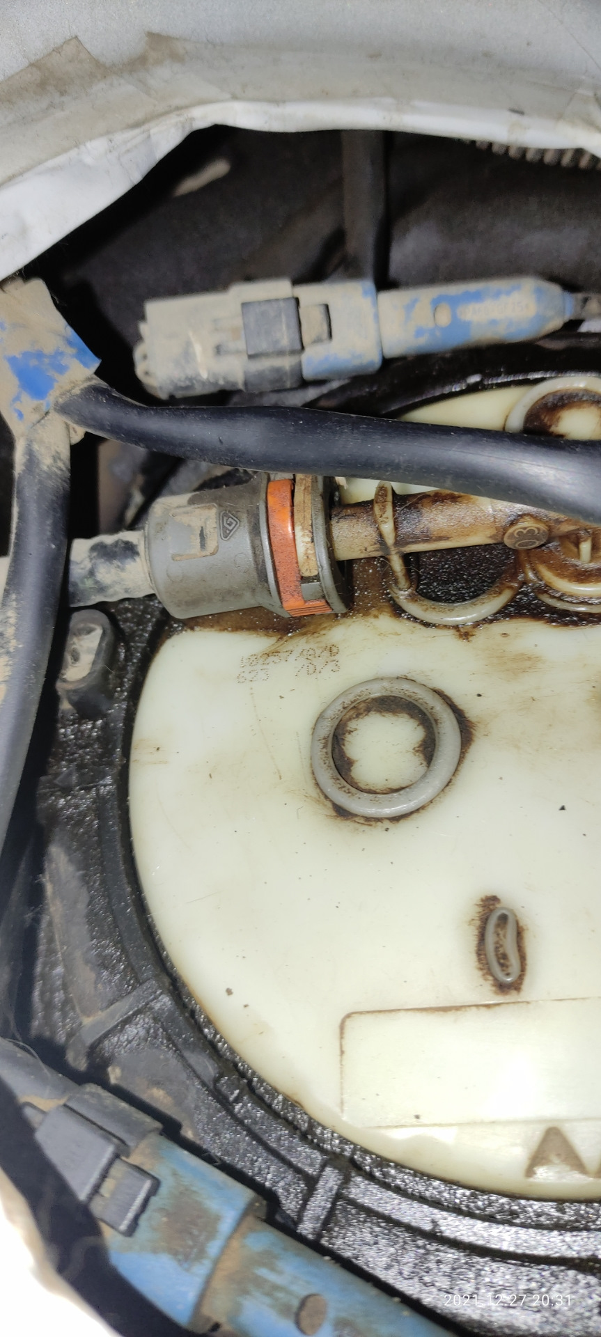 Прокладка топливного насоса в баке — Citroen C5 (2G), 1,6 л, 2010 года ...