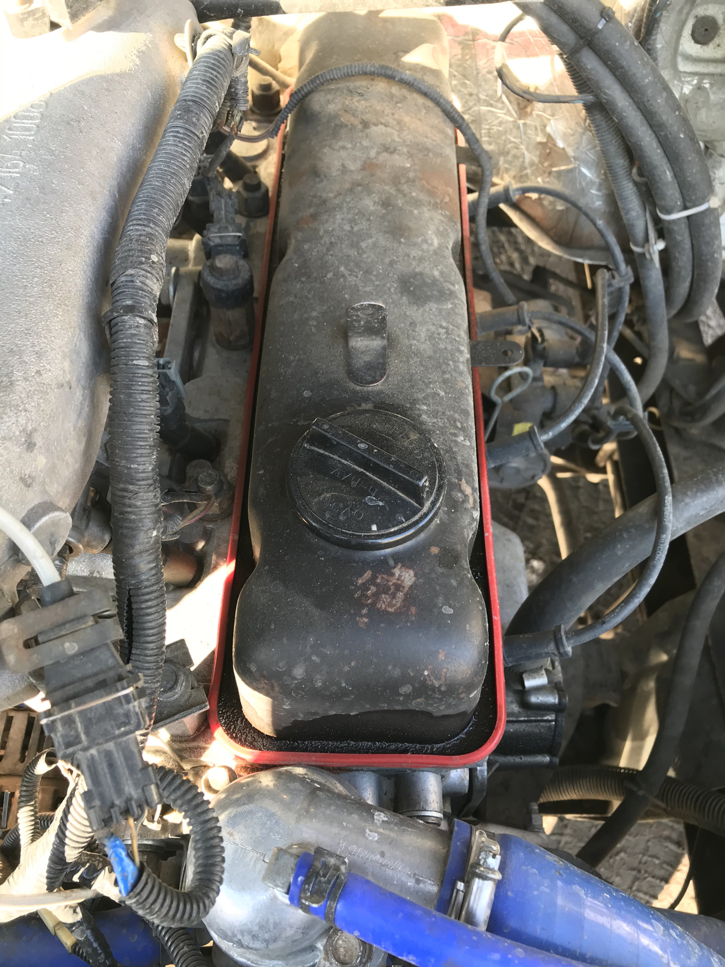 Пластиковая крышка клапанов УМЗ 4216 Е4 — ГАЗ Газель, 2,9 л, 2003 года ...