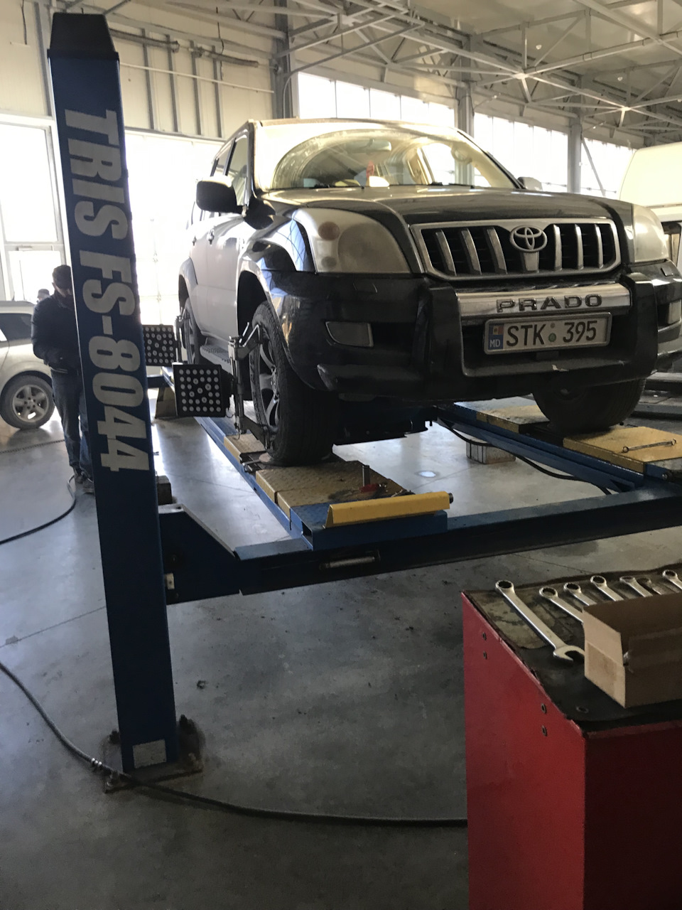 Развал схождение + Удаление скола на лобовом — Toyota Land Cruiser ...