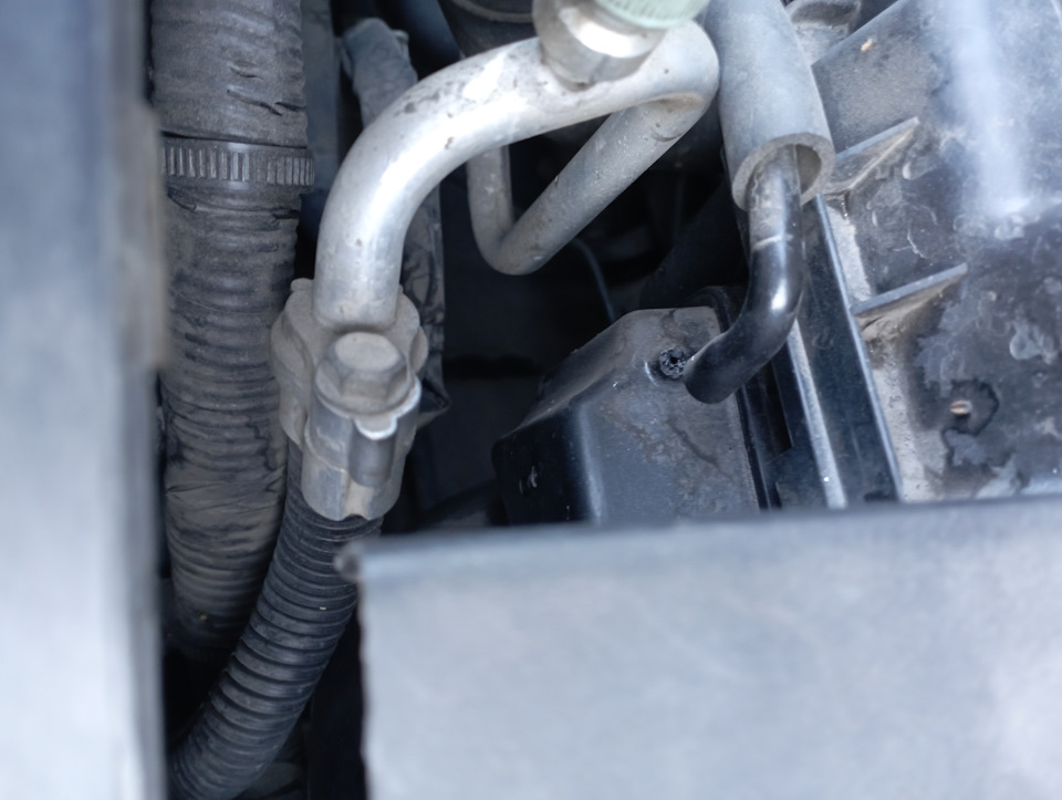 Обломился тонкий штуцер на коробе воздушного фильтра — Mazda 6 (1G) GG ...