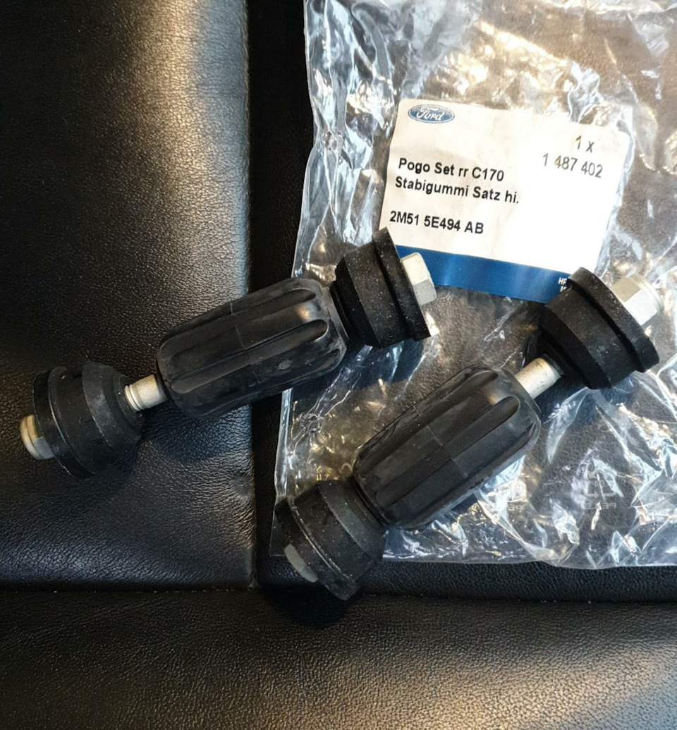 Ford 1 487 402 — Ford Focus Hatchback II. Запчасти на фото: 1487402, 2M515E494AB