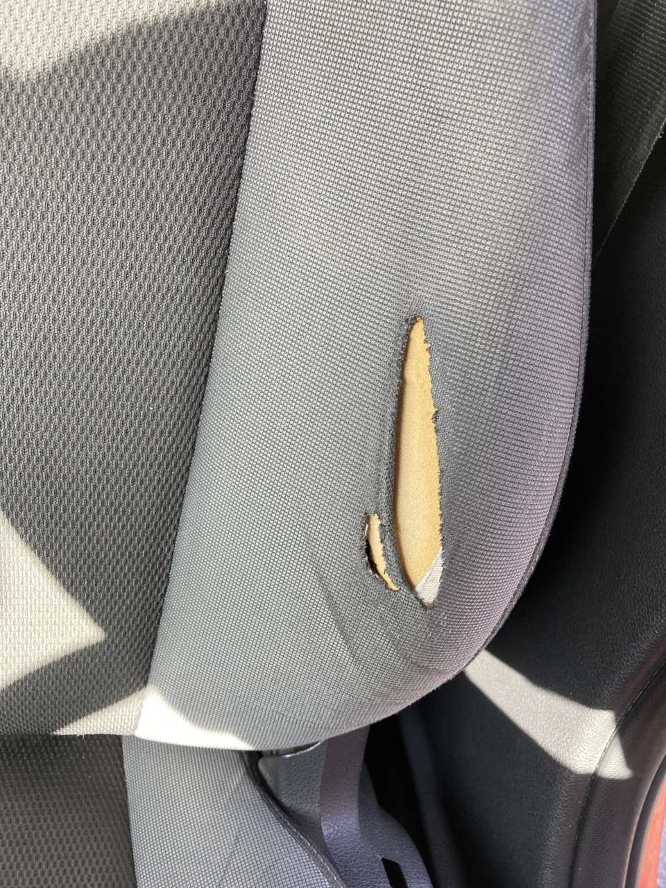 Замена обивки (шкуры) водительского сиденья и ремонт задней рамки ...