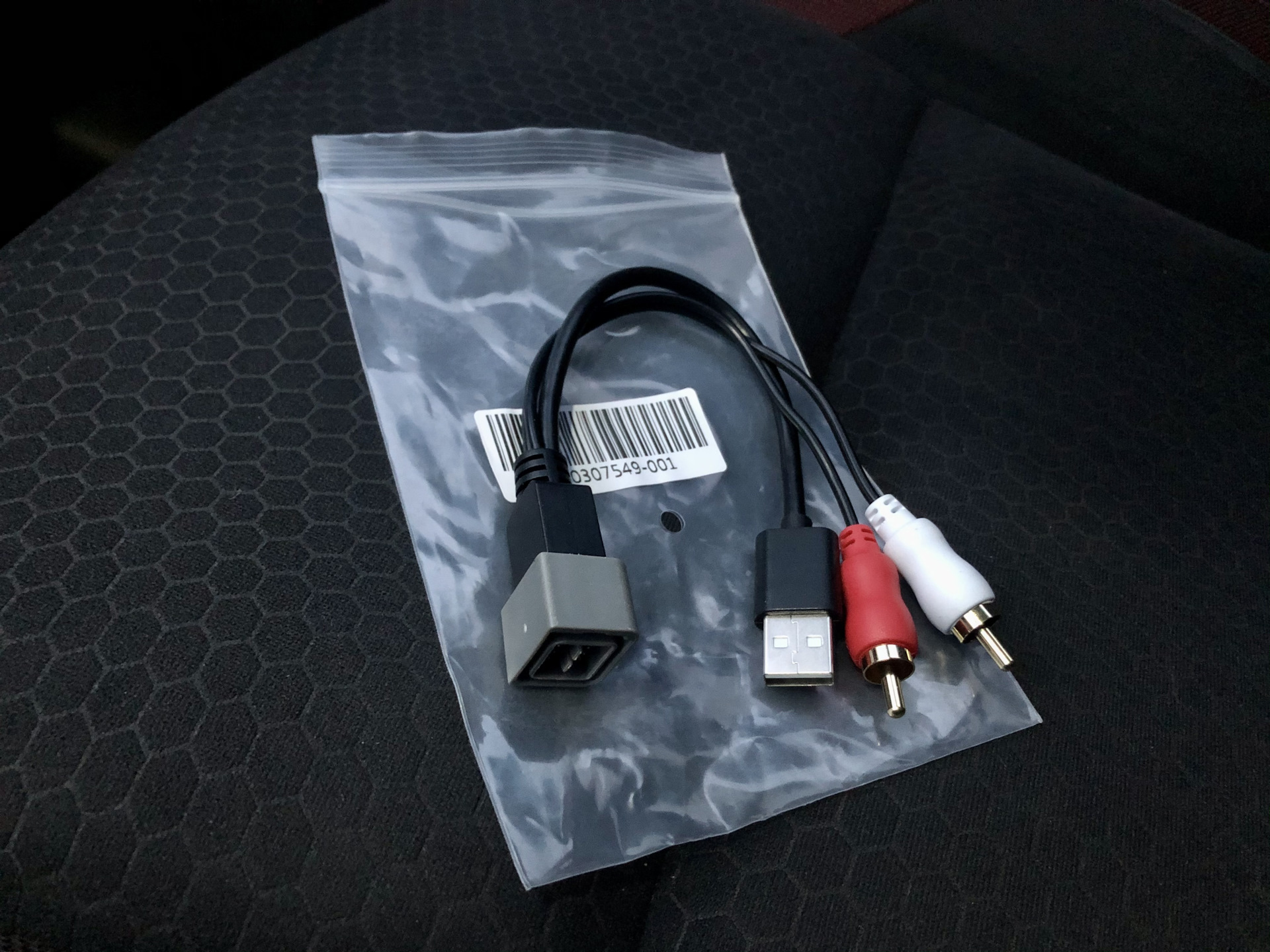 Аукс ниссан. Nissan Juke USB aux. Переходник для зарядки Ниссан лиф.