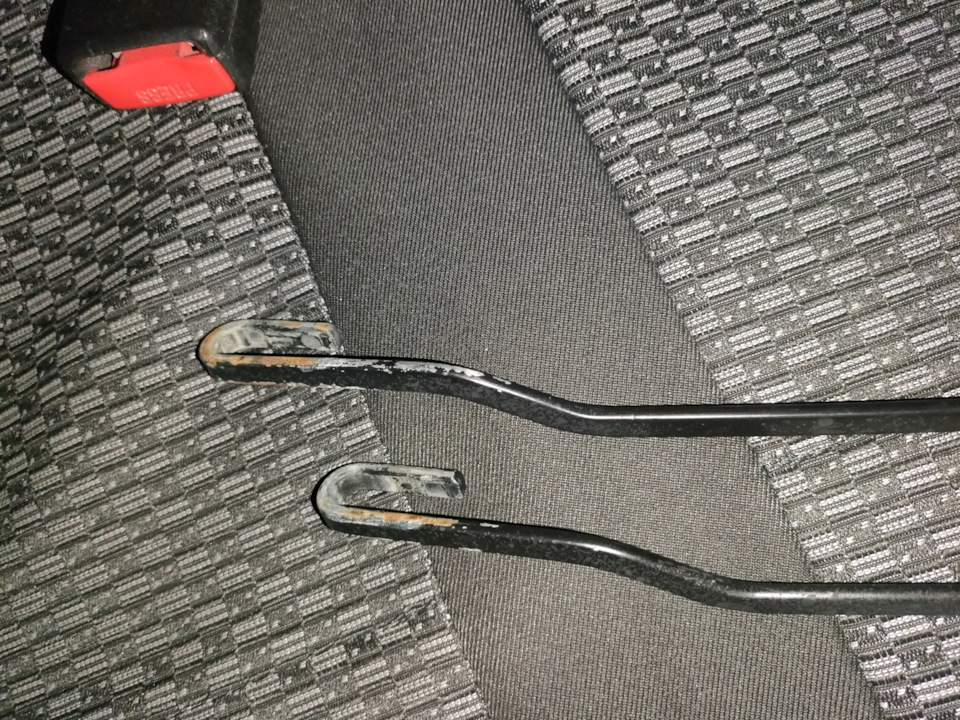 Пескоструй и порошковая покраска поводков дворников — Audi A4 (B5), 1,8 ...