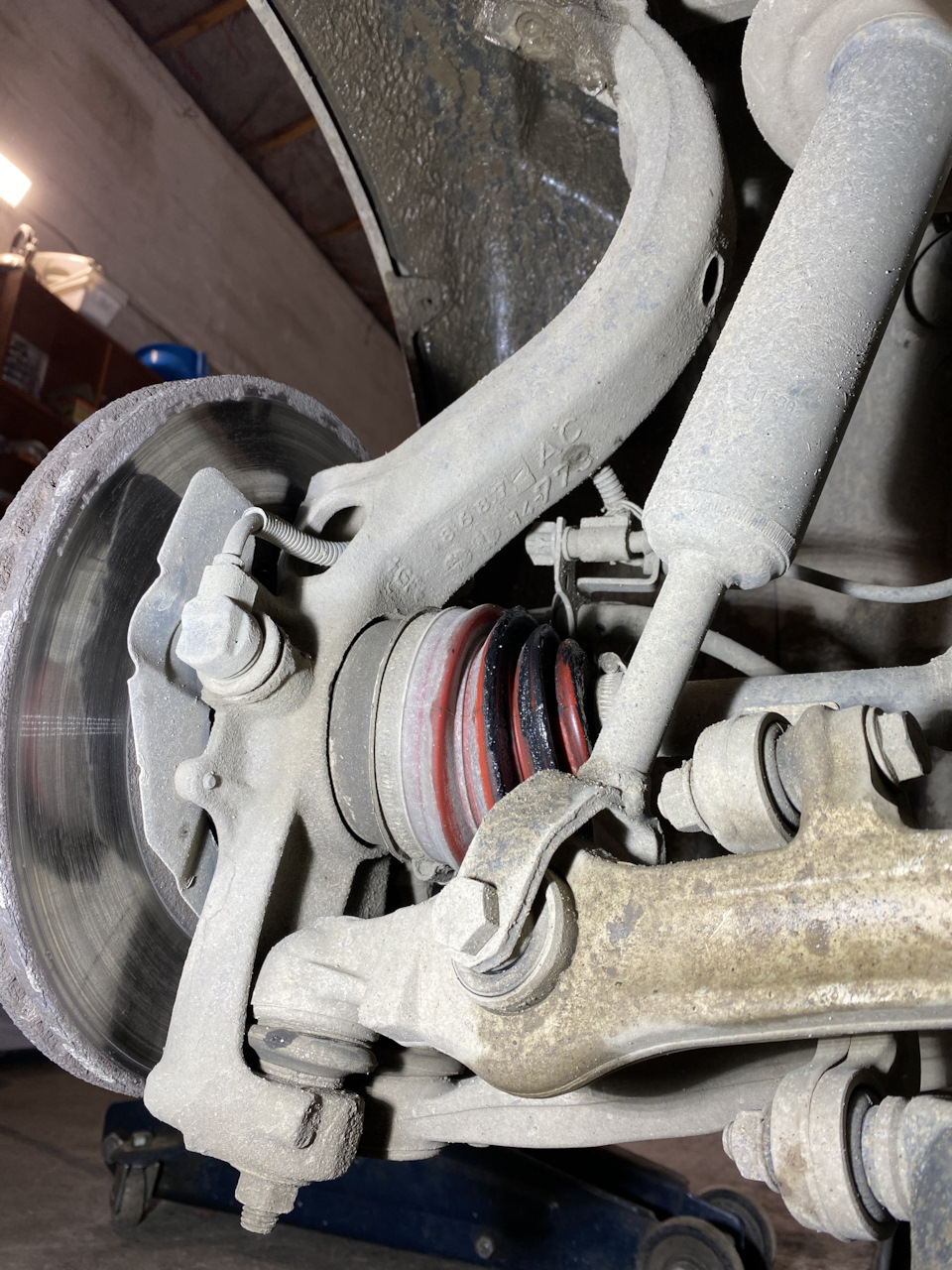 Surprise mother fucker! Обнаружена дырочка на пыльнике наружнего шруса ...