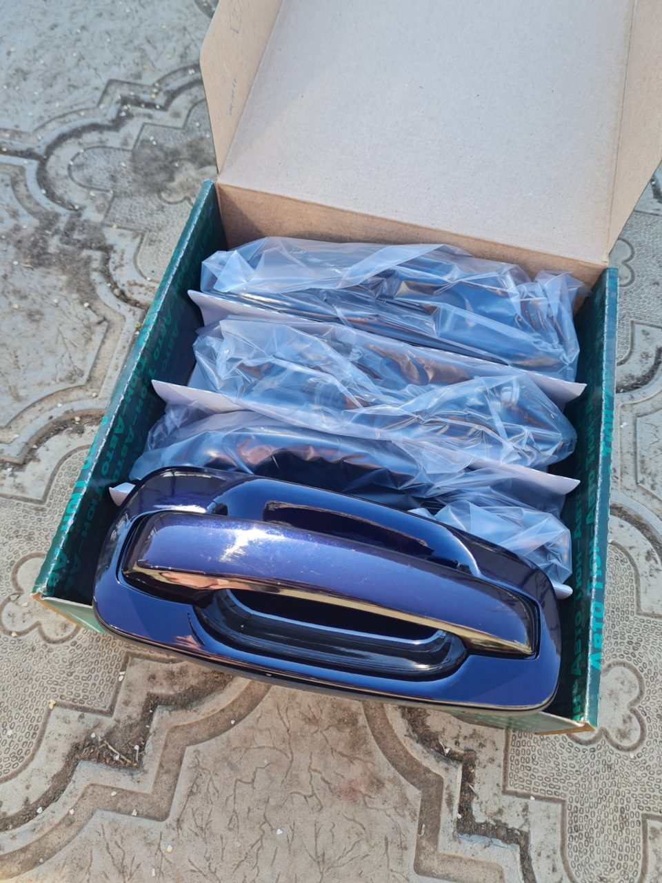 Наружные ручки открывания дверей — Lada Приора седан, 1,6 л, 2012 года ...