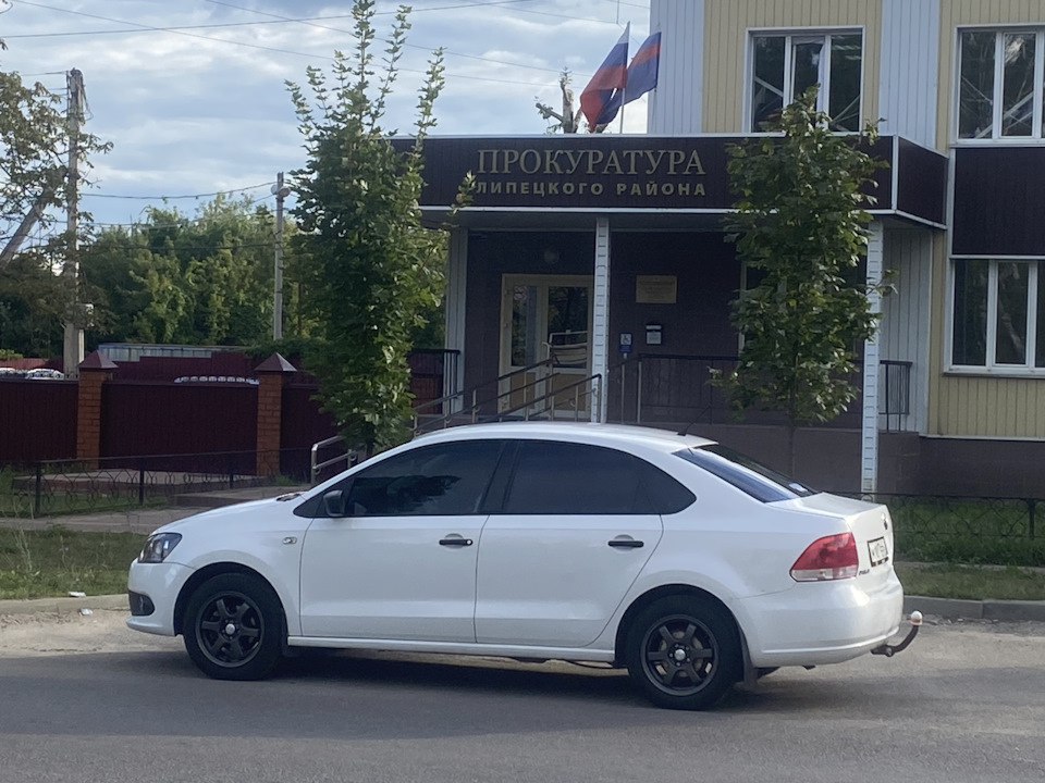 Новые диски, резина — Volkswagen Polo Sedan, 1,6 л, 2013 года ...