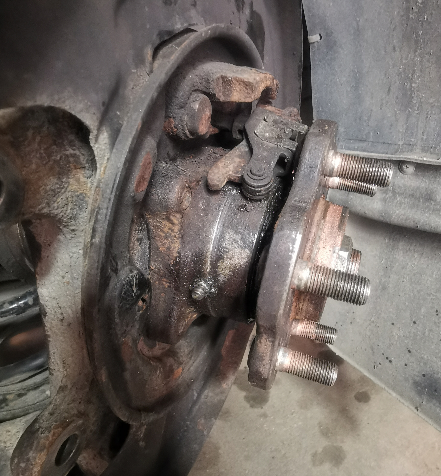 Замена шаровых опор без снятия рычагов, пыльника шруса и по-мелочи ...