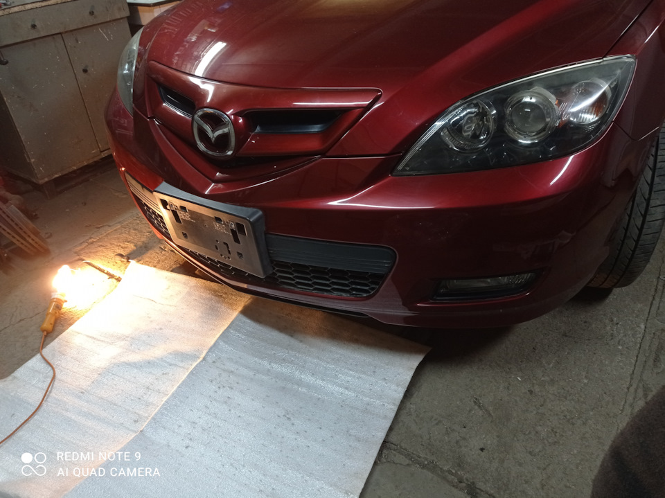 Квадратный кронштейн номерного знака Мазда 3 бк спорт на Mazda 3 (1G ...