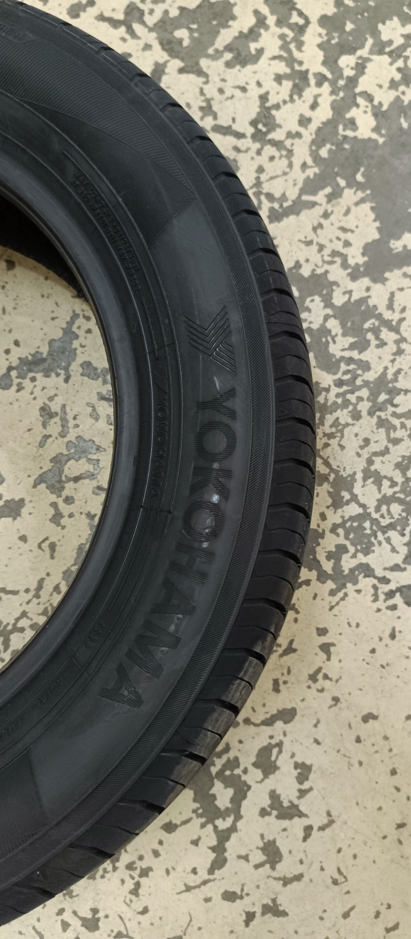Сразу поменял резину с Камы на Yokohama BluEarth-Es ES32 185/60 R14 82H ...