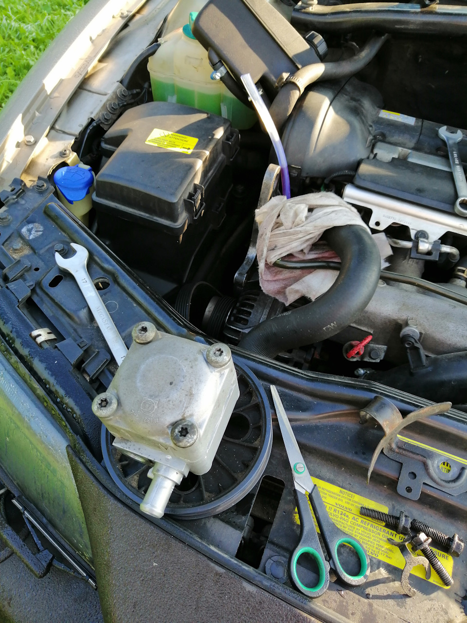 Готовится встать на место — Volvo XC70 II