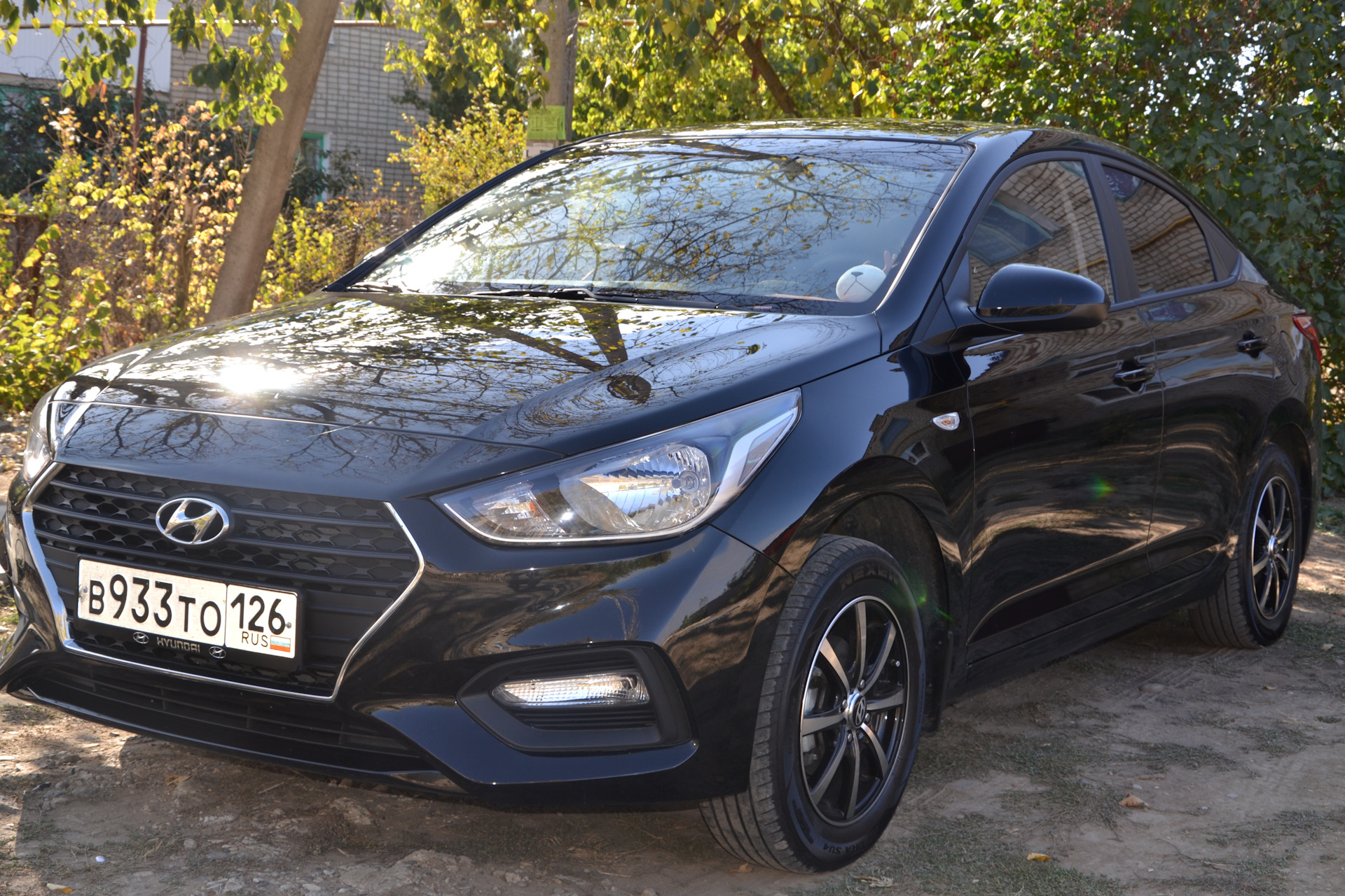 Черный солярис. Солярис 2 черный. Hyundai Solaris 2 Black. Hyundai Solaris 2 черный диски. Hyundai Solaris Black.