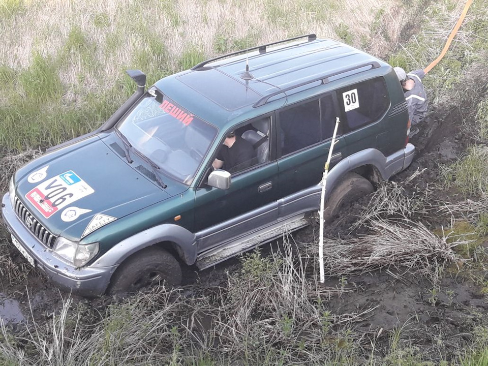 замена уплотнительных резинок и стоек задних дверей — Mitsubishi Pajero ...