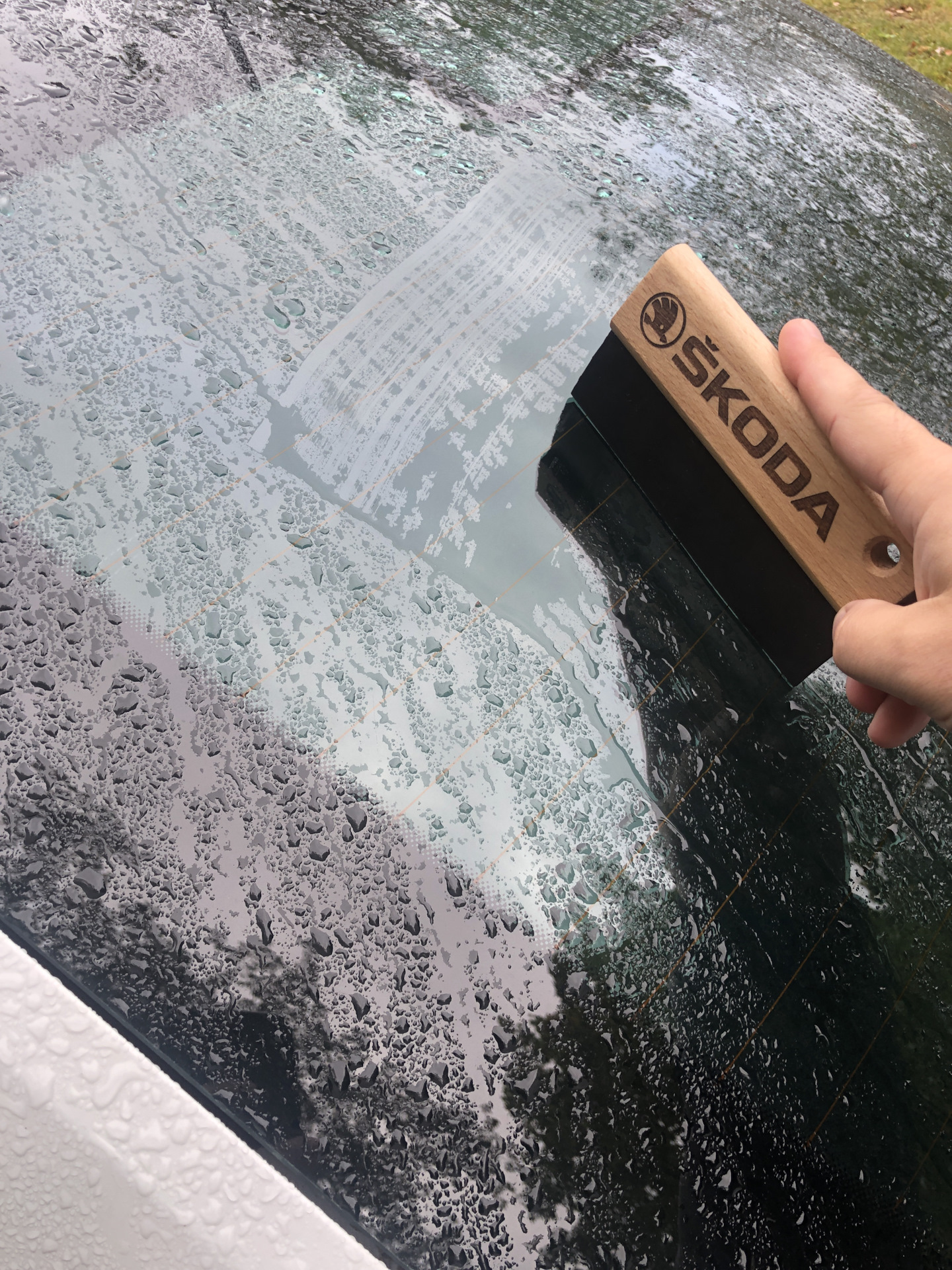 Водосгонка — Skoda Rapid (1G), 1,6 л, 2014 года | аксессуары | DRIVE2