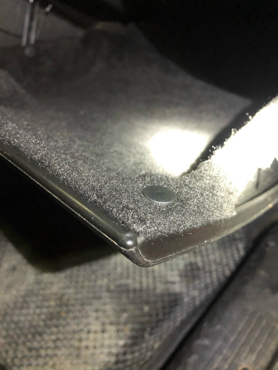 саморезы закрыл такими штуками — Chevrolet Niva (1G)