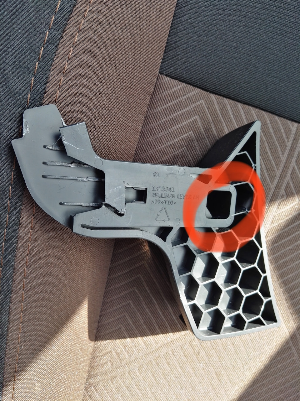 Вышел из строя подогрев водительского сидения — Lada Vesta, 1,8 л, 2016 ...