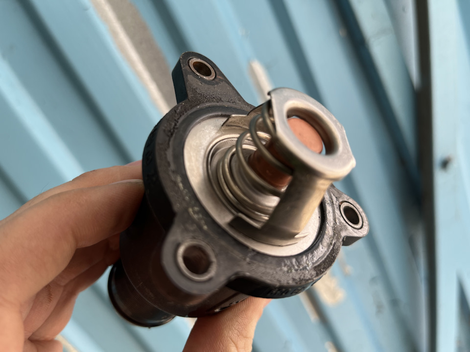 Vernet th604789j. замена термостата renault sandero 1. 6. купить крышку термостата рено сандеро в красноярске цена. 6 8кл.