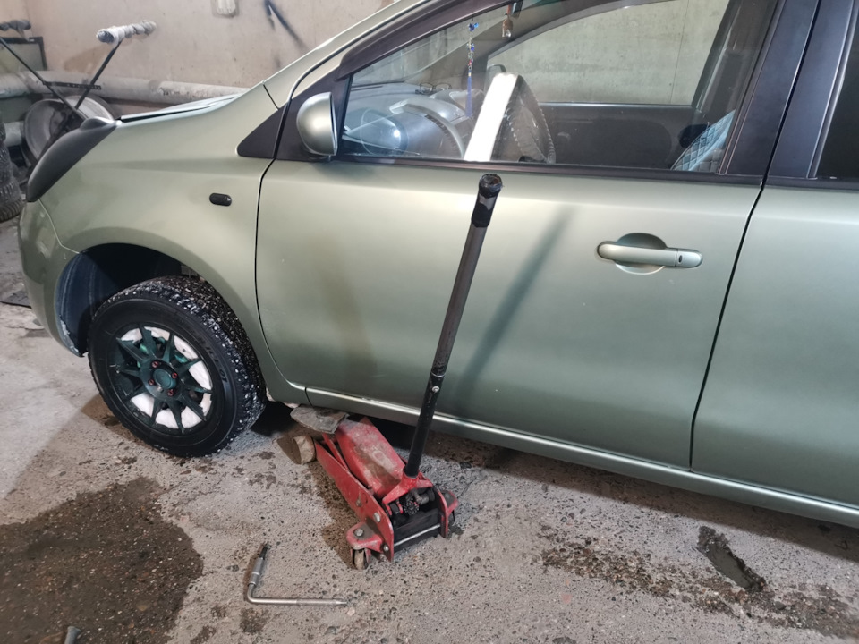 Стук в передней части (стойки) — Nissan Note (1G), 1,5 л, 2006 года ...