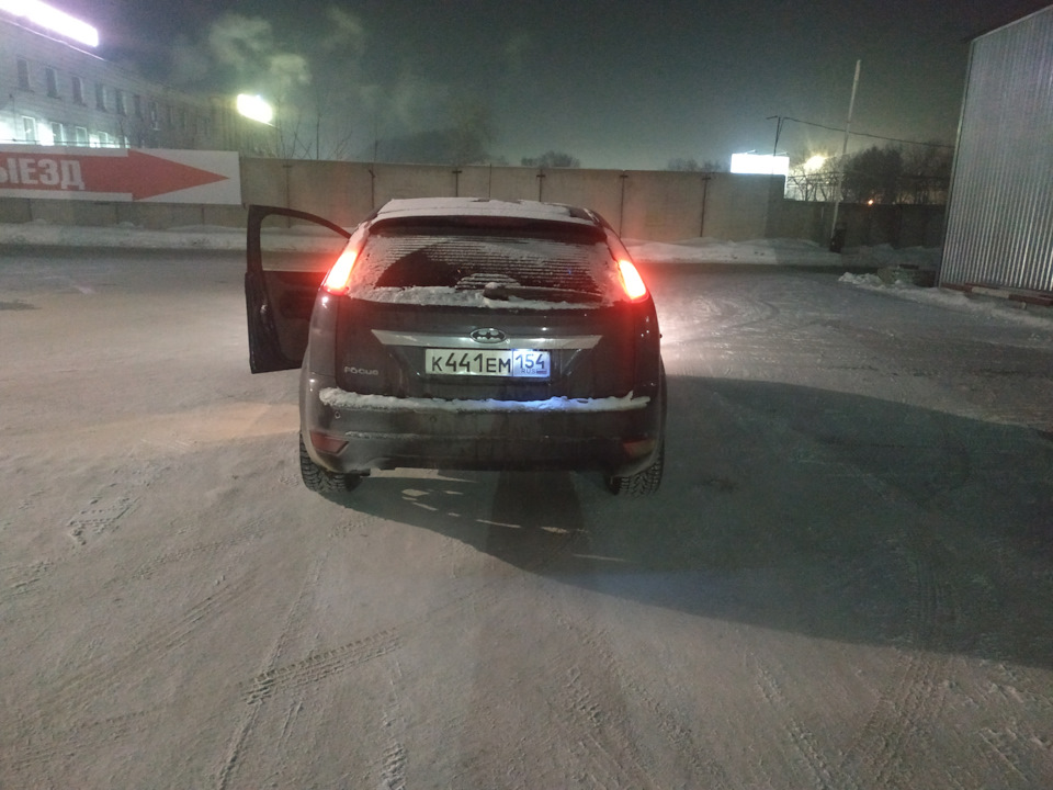 Задние фонари: два задних хода, две туманки. — Ford Focus Hatchback II ...