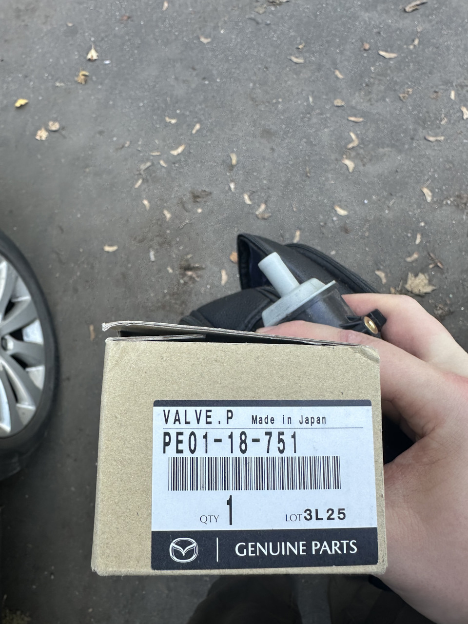 PE0118751 Клапан продувки Клапан вентиляции топливного бака Mazda ...