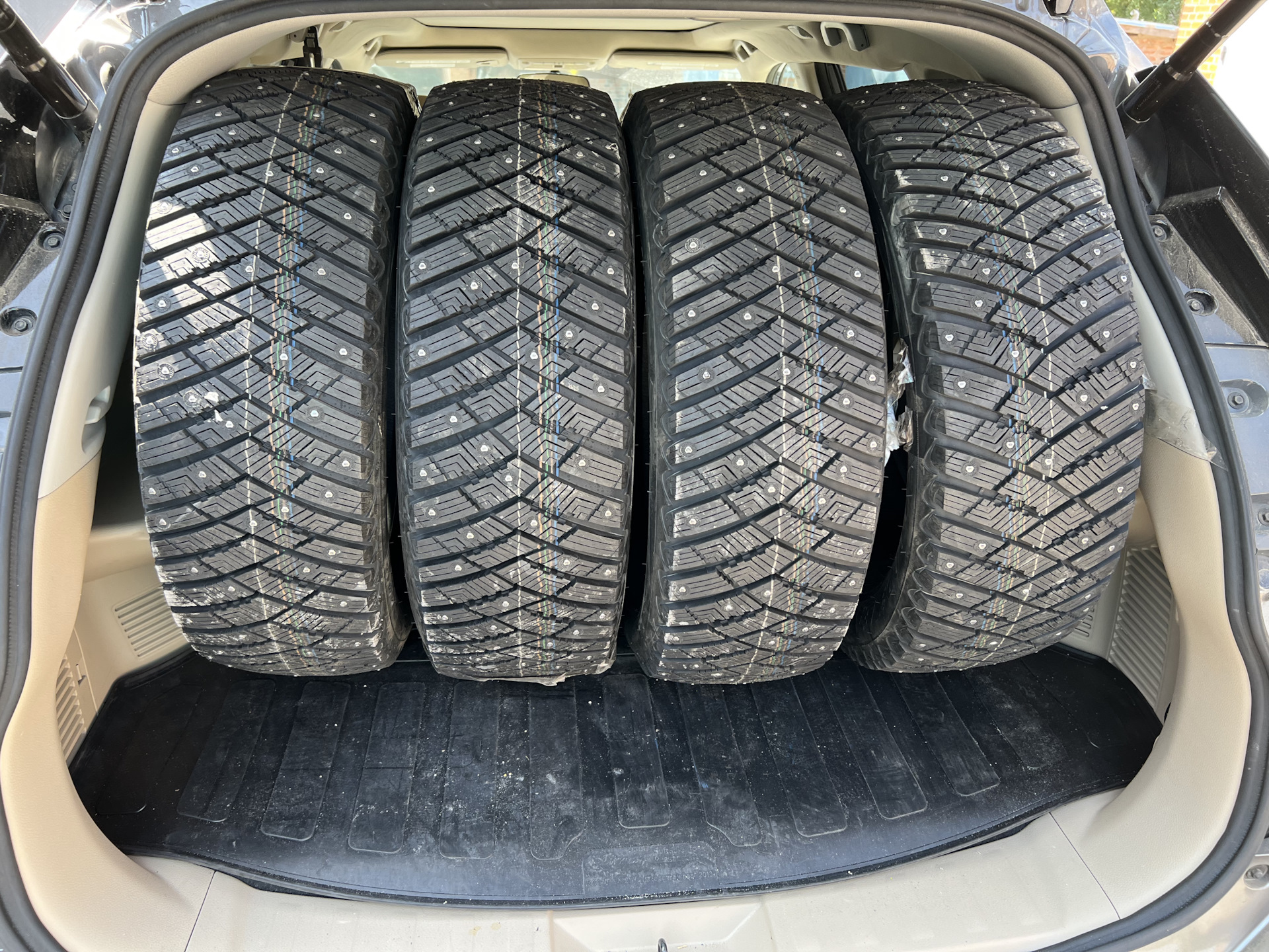 Шины goodyear ultragrip arctic 2. Goodyear Arctic 2. Goodyear ULTRAGRIP Ice Arctic SUV. Goodyear ULTRAGRIP Performance 2. Зимние шины Nissan Navara.