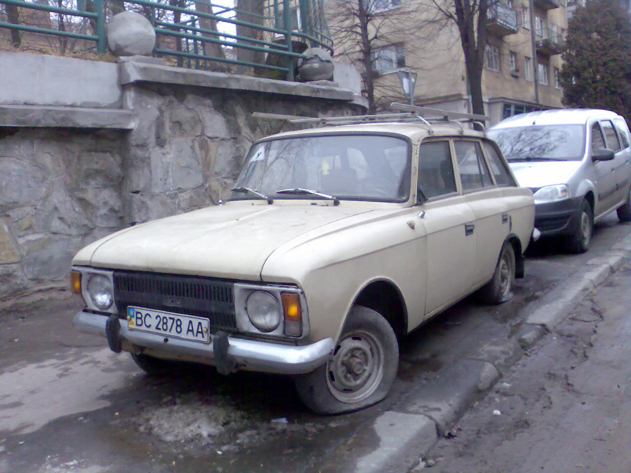 Брошенные машины в Украине
