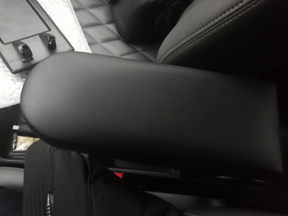 Как поменять крышку подлокотника на фольксваген поло ШТАТНЫЙ ПОДЛОКОТНИК ! Volkswagen Polo Sedan, 1,6 л, 2011 года аксессуары DRIVE