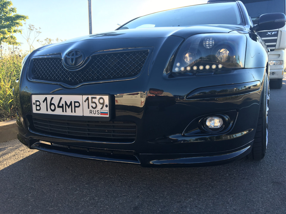 Как снять решетку радиатора тойота авенсис т250