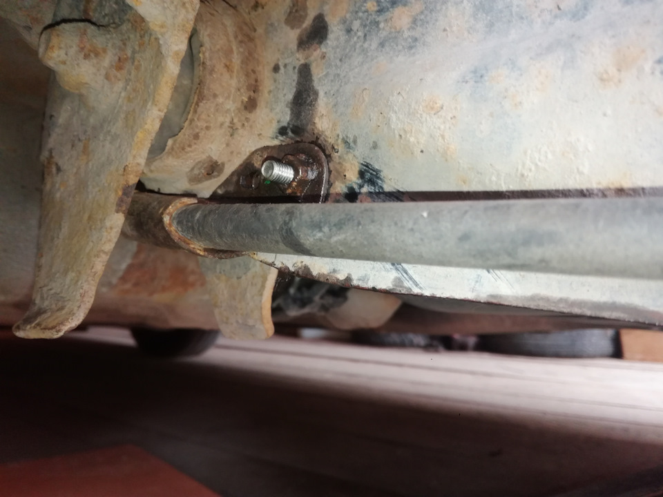 Поменял трос ручника — Nissan Almera Classic (B10), 1,6 л, 2006 года ...