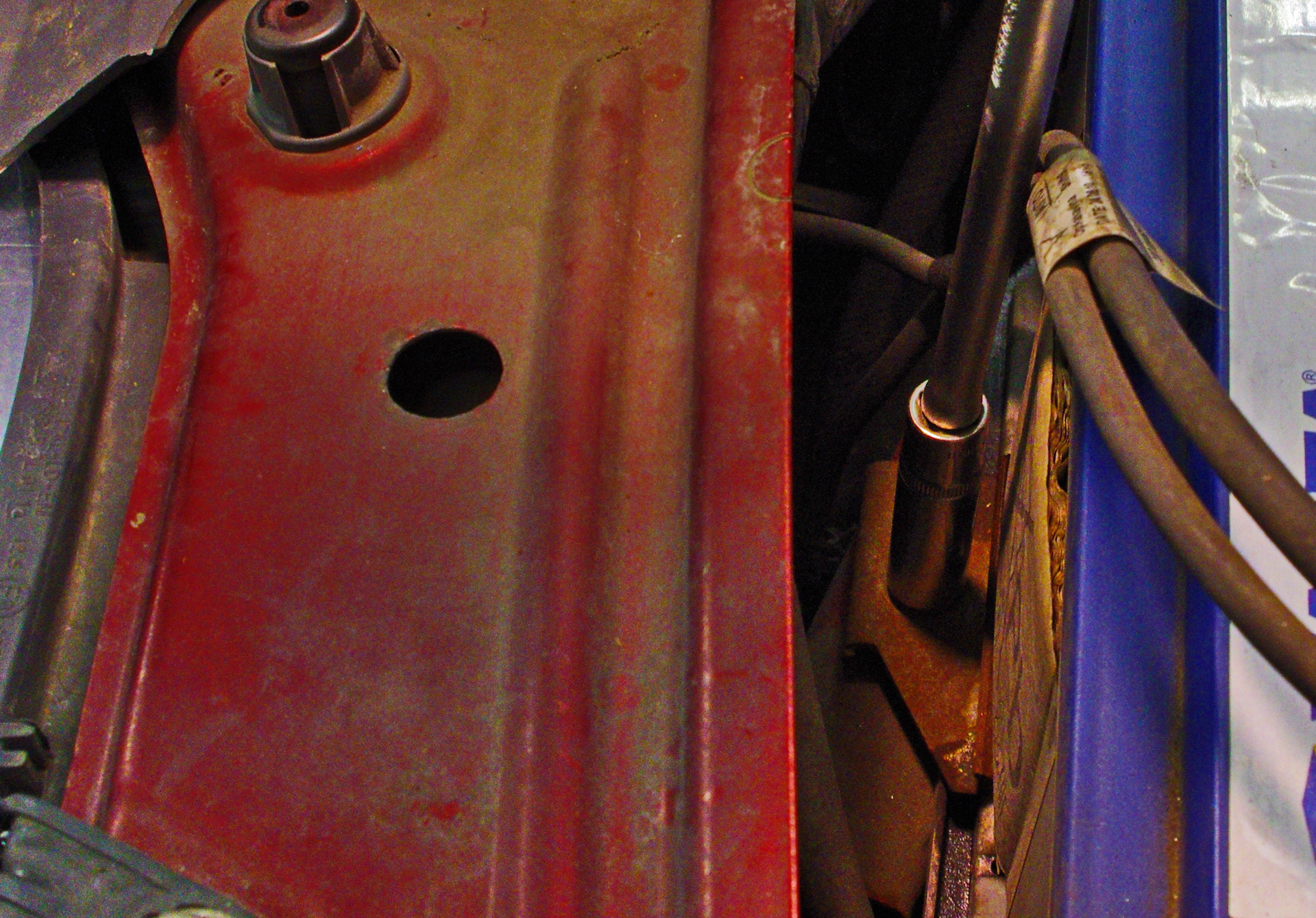 Как правильно менять аккумулятор на Renault Logan I поколения — ACDelco ...