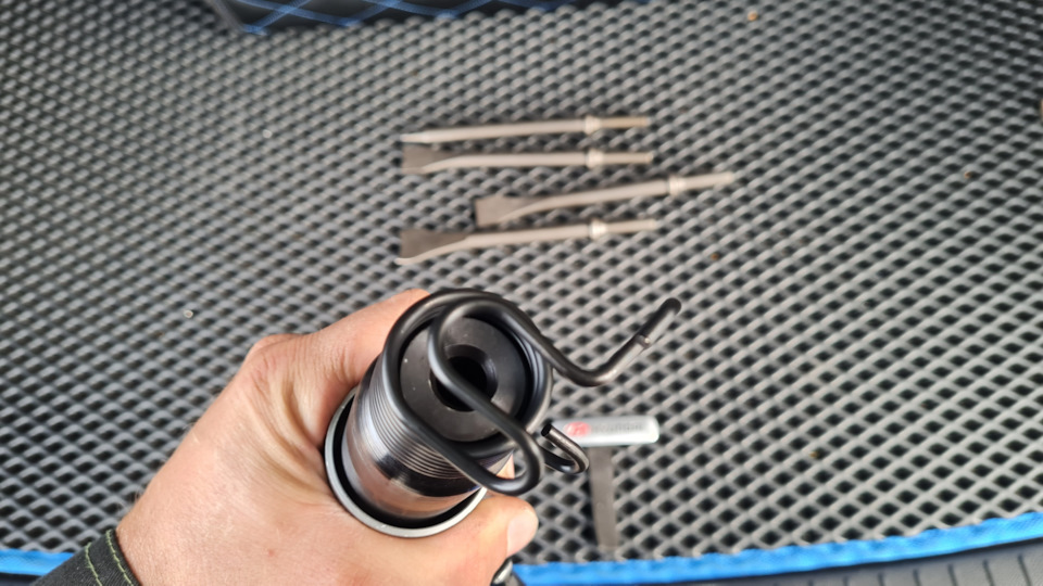 Пневматическое зубило Калибр ПНЗ-19/800 для замены сайлентблока балки ...