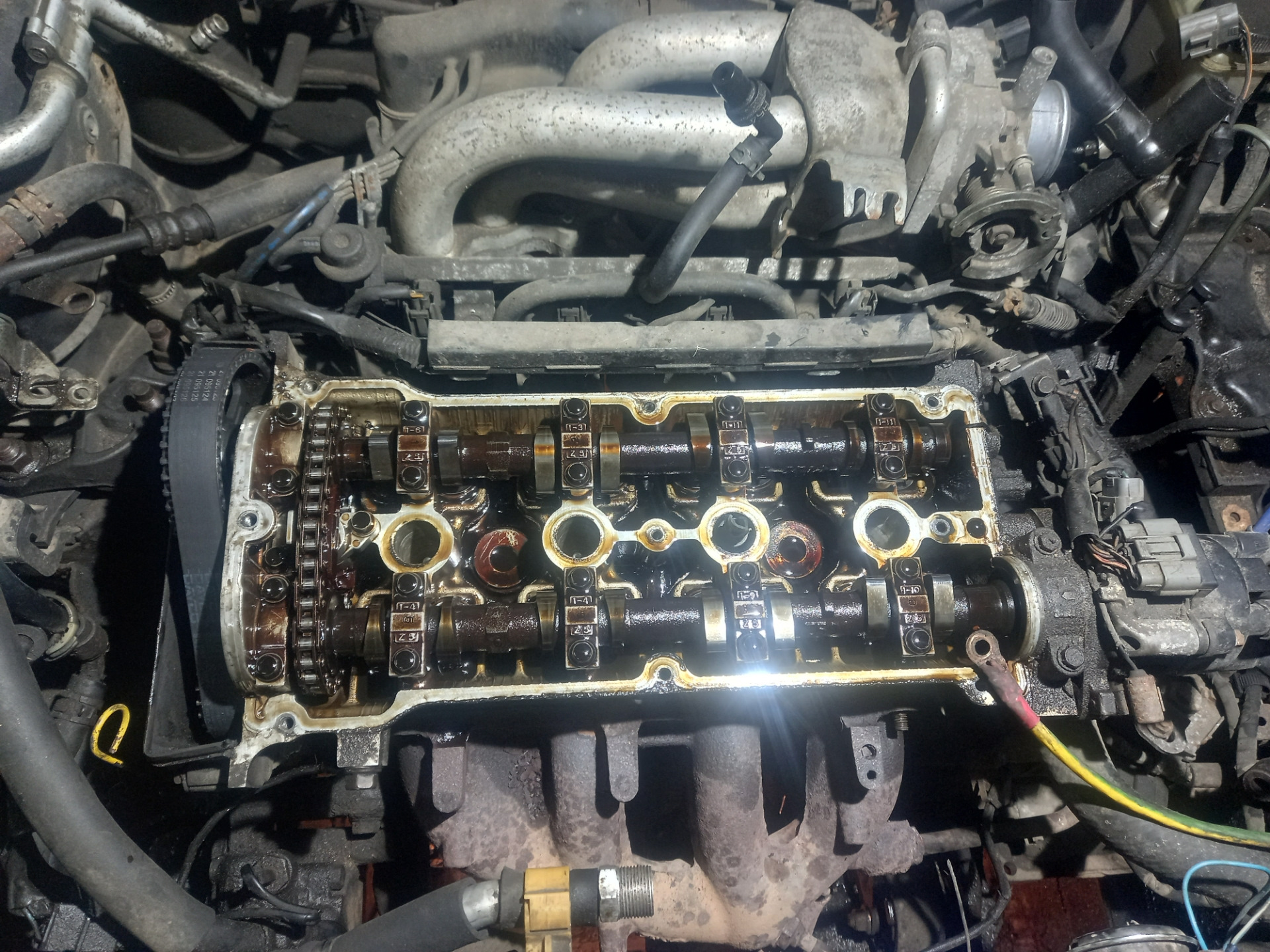 Mazda familia 1. Прокладка клапанной крышки мазда бт 50 мотор вл. 236 прокладки крышки гбц. Клапанные крышки мазда мпв v6. Прокладка клапанной крышки mazda familia.