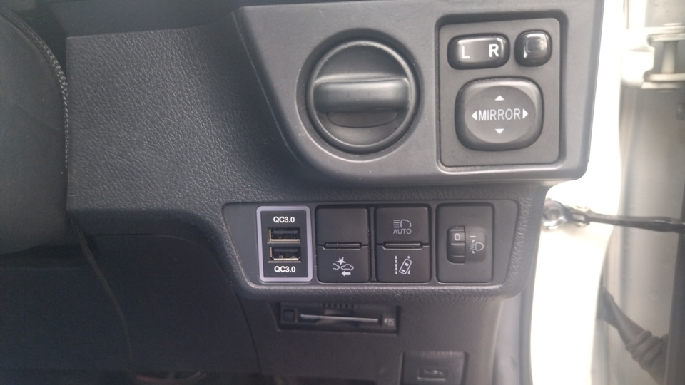 Конвертер Радио и зарядка для телефона — Toyota Corolla Fielder Hybrid ...