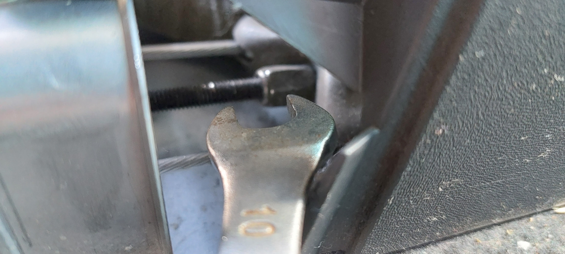 Подтяжка ручника — Mitsubishi Colt VI, 1,1 л, 2004 года | своими руками ...