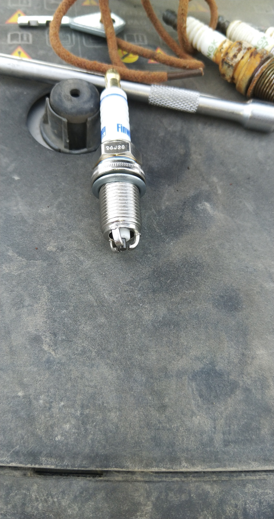 Сама трёхэлектродная свеча — Lada XRAY