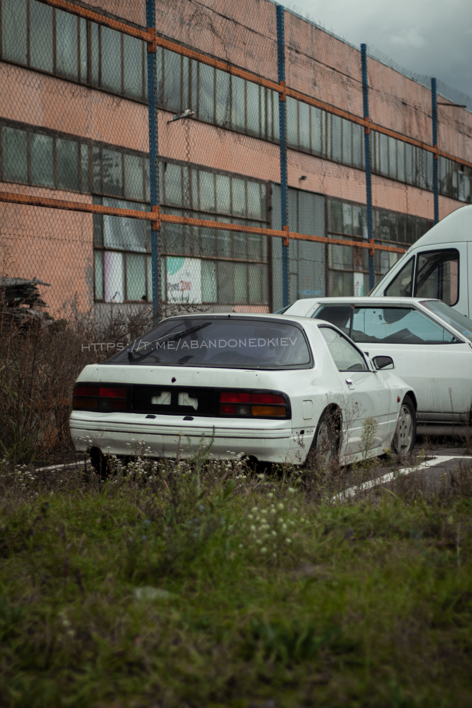 Mazda RX-7 на приватной территории. — Сообщество «Брошенные Машины» на  DRIVE2